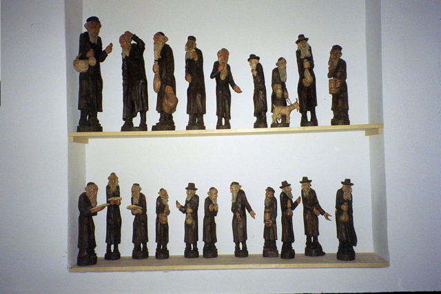 Nozyc Synagogue Art Figures