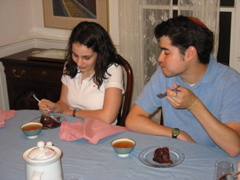 Daniel and Shosh eat the Torte