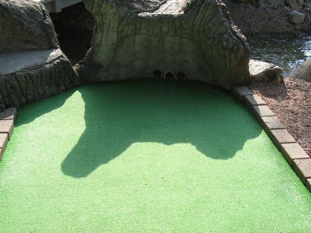 S hole 11, the back