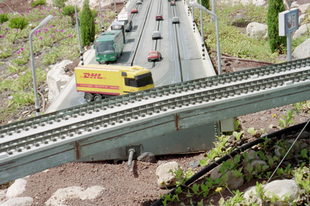 Mini DHL Truck