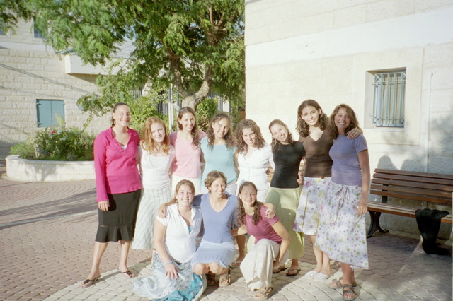 Joelle, Ruth, Ilana, Maya, Francie, Penina, Cynthia, Sarah, Rachel, Aylana, Jordana before Shabbat