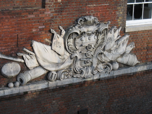 An emblem of cannons