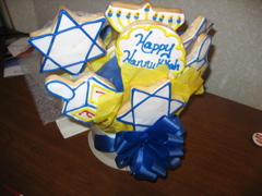 Another shot of the cookie bouquet!